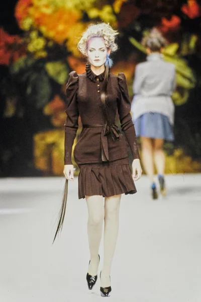 Look 17